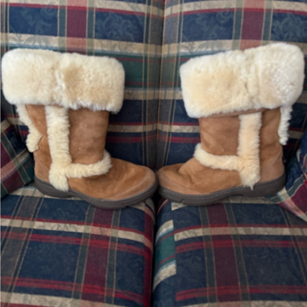 Cozy Tan and Cream Women’s boots. Only wore a few times.